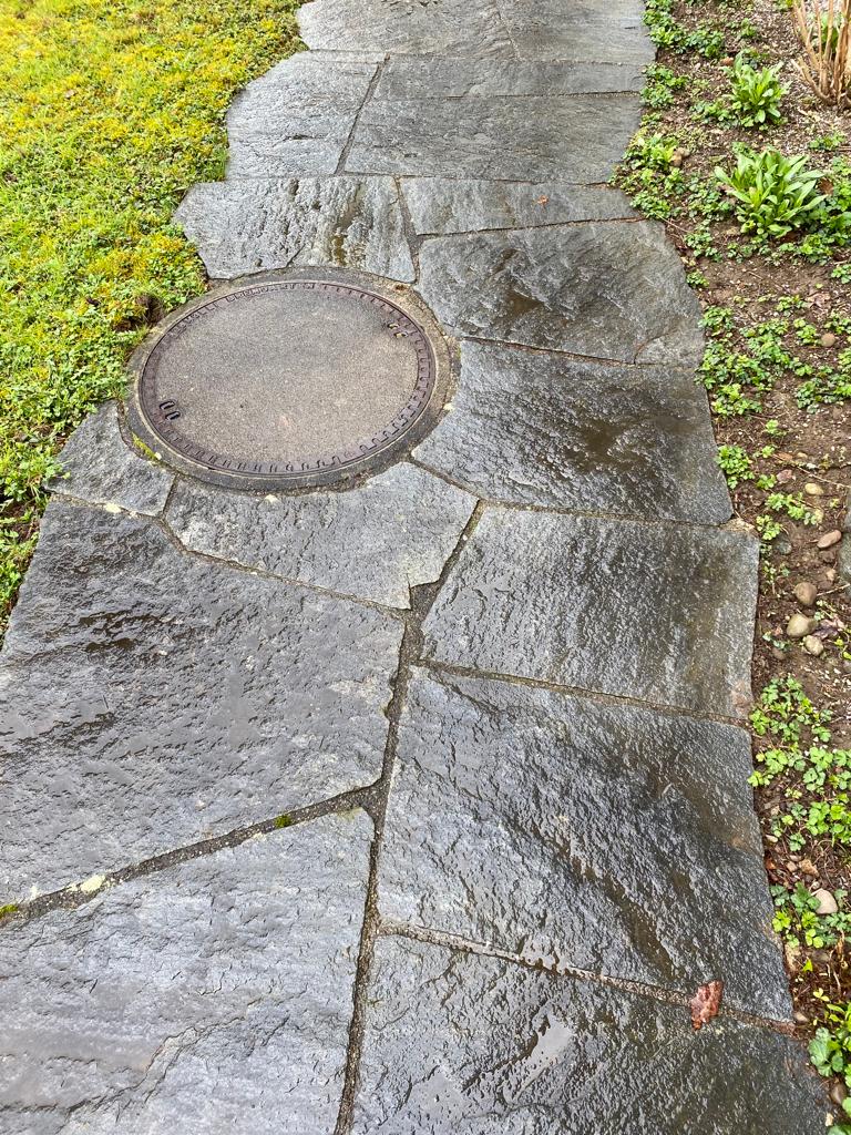 vorher - Naturstein vor dem Besuch der Steinreiniger